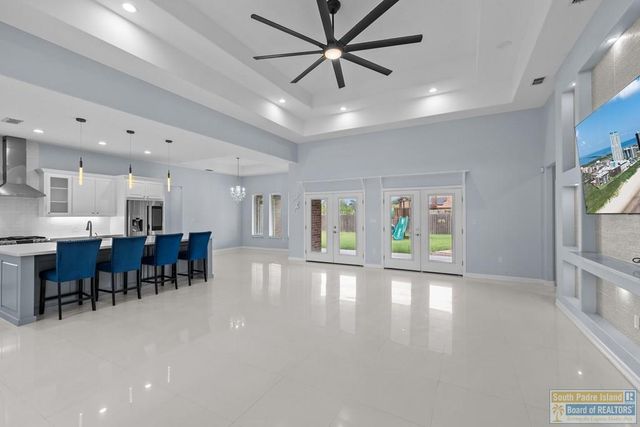 914 Palm Blvd, Laguna Vista, TX 78578