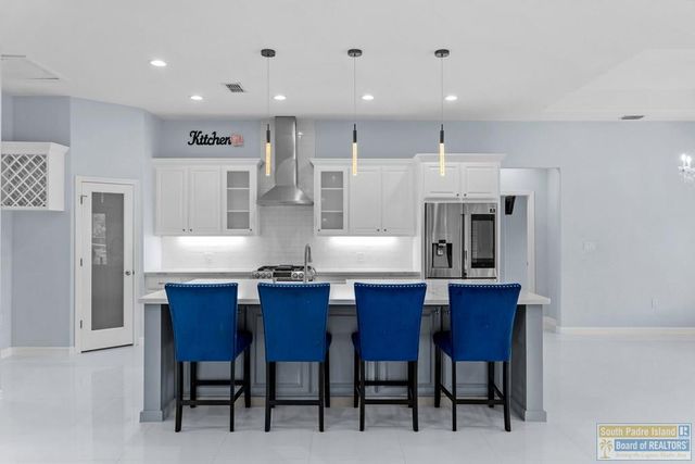 914 Palm Blvd, Laguna Vista, TX 78578