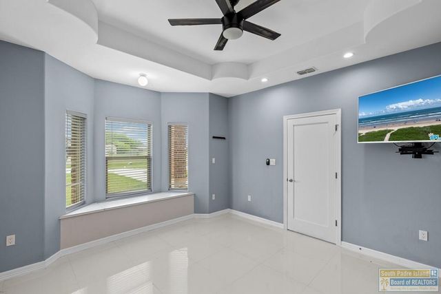 914 Palm Blvd, Laguna Vista, TX 78578