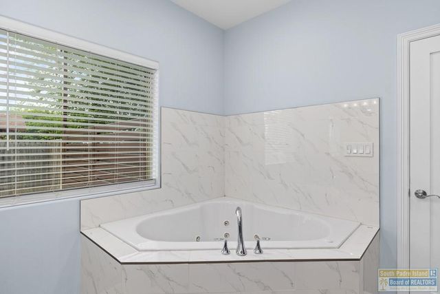 914 Palm Blvd, Laguna Vista, TX 78578