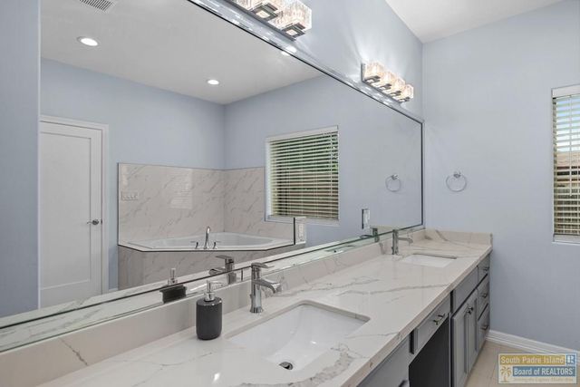 914 Palm Blvd, Laguna Vista, TX 78578