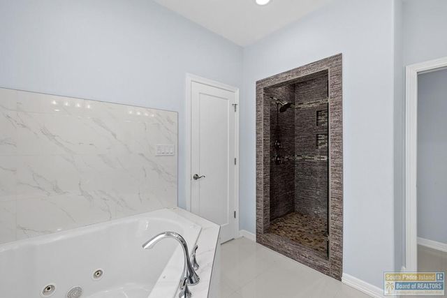 914 Palm Blvd, Laguna Vista, TX 78578