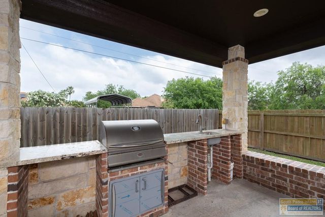 914 Palm Blvd, Laguna Vista, TX 78578