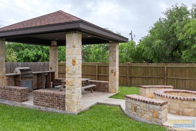 914 Palm Blvd, Laguna Vista, TX 78578