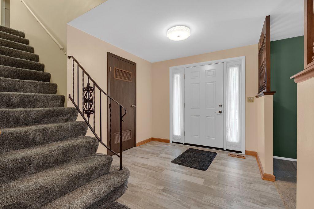 864 PINEHURST Lane, Schaumburg, IL 60193 — photo 3
