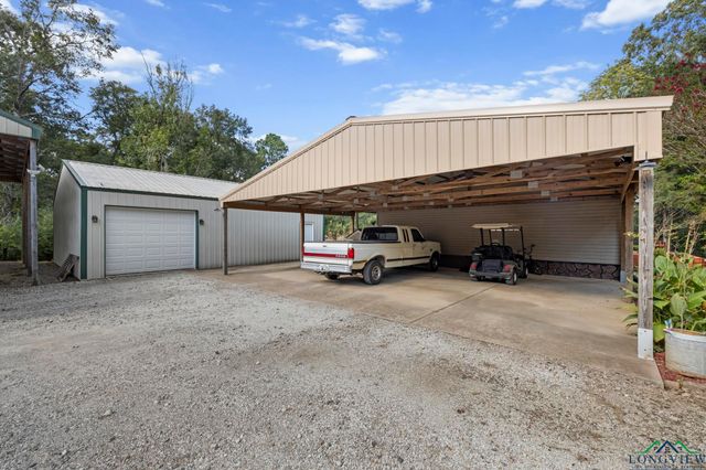 939 Appaloosa Ln, Hallsville, TX 75650
