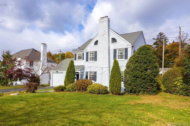 65 Old Mill Road, Manhasset, NY 11030