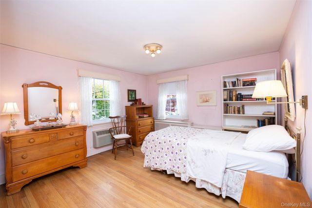 65 Old Mill Road, Manhasset, NY 11030