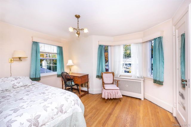 65 Old Mill Road, Manhasset, NY 11030