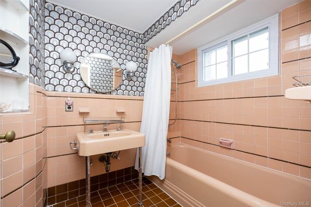 65 Old Mill Road, Manhasset, NY 11030