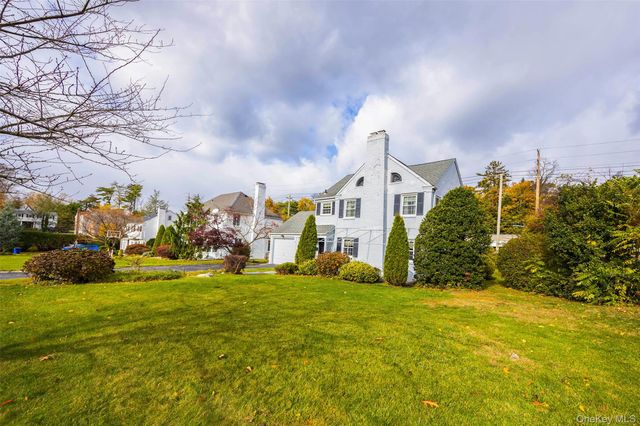 65 Old Mill Road, Manhasset, NY 11030