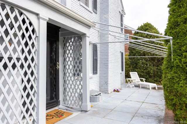 65 Old Mill Road, Manhasset, NY 11030