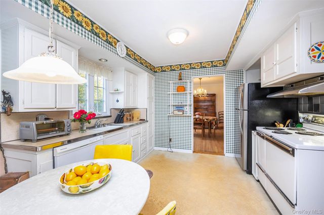 65 Old Mill Road, Manhasset, NY 11030