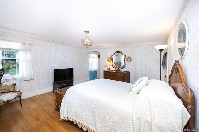 65 Old Mill Road, Manhasset, NY 11030