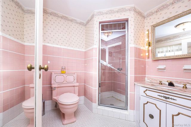 65 Old Mill Road, Manhasset, NY 11030