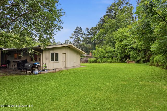 2246 Greenbriar Drive, Jackson, MS 39211