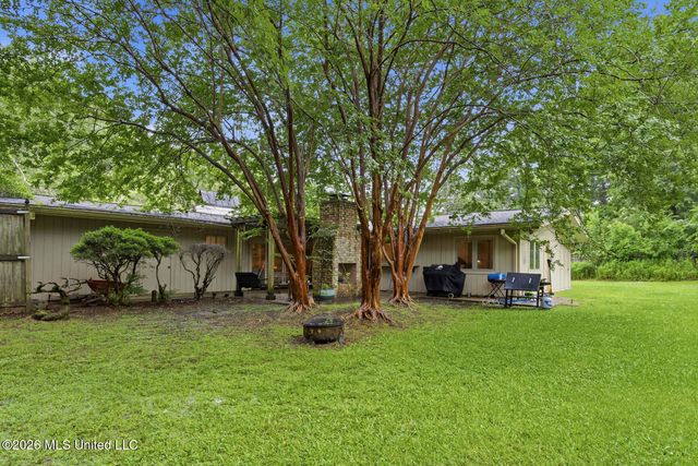 2246 Greenbriar Drive, Jackson, MS 39211