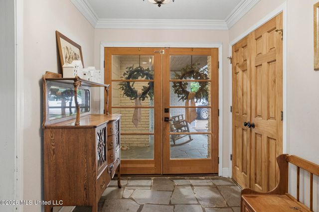 2246 Greenbriar Drive, Jackson, MS 39211