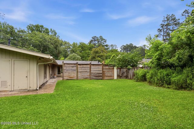 2246 Greenbriar Drive, Jackson, MS 39211