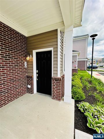 32 Harvest Way, Little Falls, NJ 07424