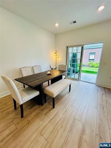 32 Harvest Way, Little Falls, NJ 07424