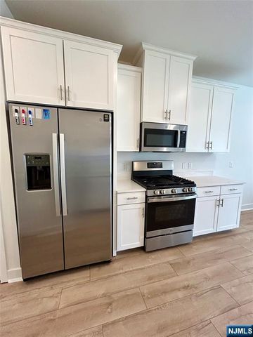 32 Harvest Way, Little Falls, NJ 07424