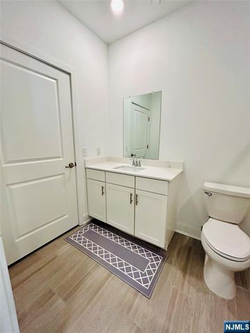 32 Harvest Way, Little Falls, NJ 07424