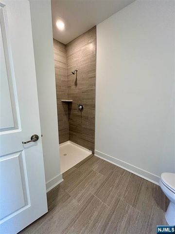 32 Harvest Way, Little Falls, NJ 07424