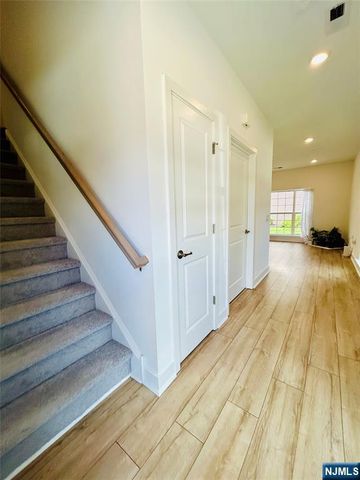 32 Harvest Way, Little Falls, NJ 07424