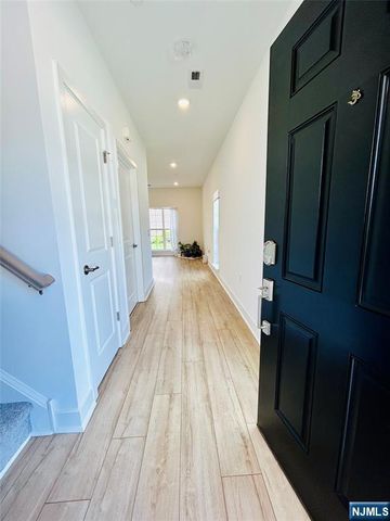 32 Harvest Way, Little Falls, NJ 07424