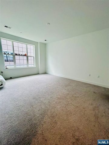 32 Harvest Way, Little Falls, NJ 07424