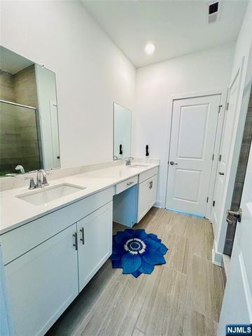 32 Harvest Way, Little Falls, NJ 07424