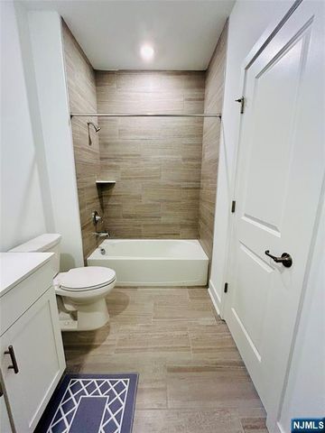 32 Harvest Way, Little Falls, NJ 07424