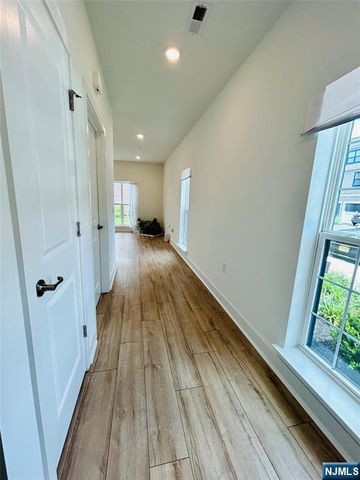 32 Harvest Way, Little Falls, NJ 07424