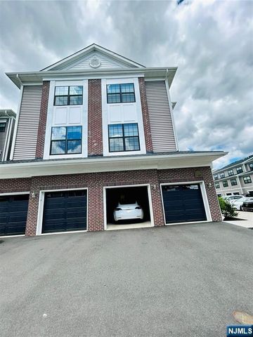 32 Harvest Way, Little Falls, NJ 07424
