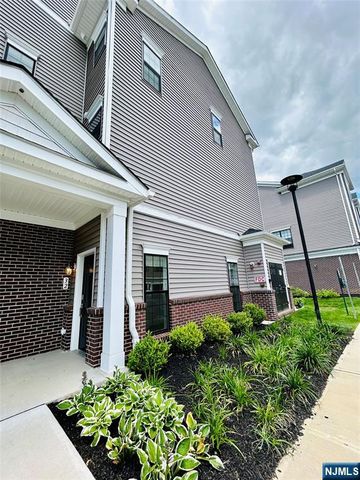 32 Harvest Way, Little Falls, NJ 07424