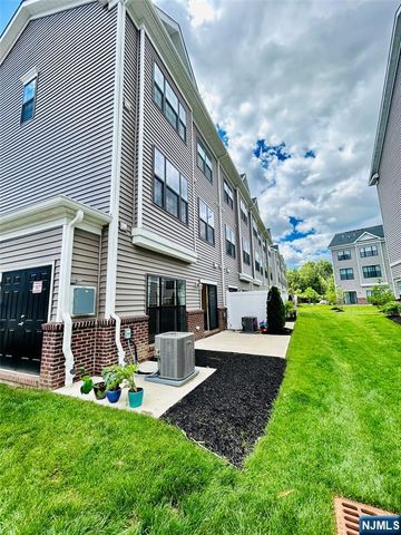32 Harvest Way, Little Falls, NJ 07424