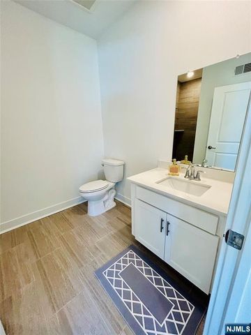 32 Harvest Way, Little Falls, NJ 07424