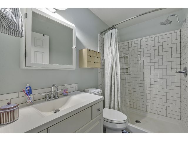 6223 N YALE St, Portland, OR 97203