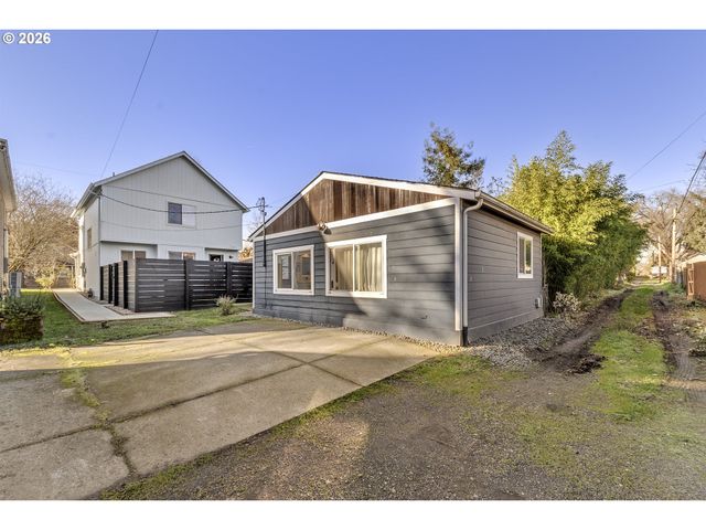 6223 N YALE St, Portland, OR 97203