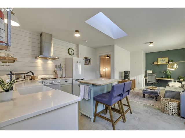 6223 N YALE St, Portland, OR 97203