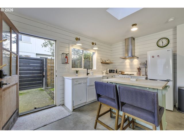 6223 N YALE St, Portland, OR 97203