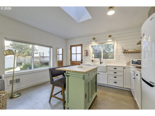 6223 N YALE St, Portland, OR 97203