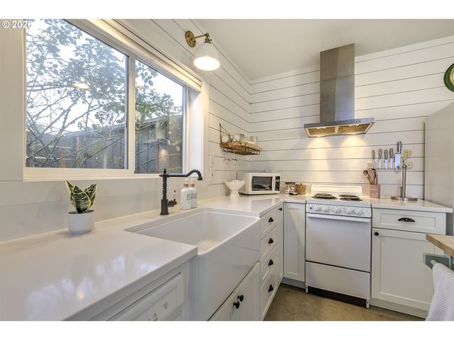 6223 N YALE St, Portland, OR 97203