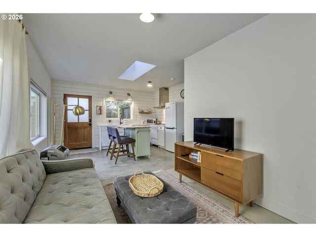 6223 N YALE St, Portland, OR 97203