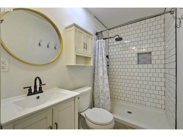 6223 N YALE St, Portland, OR 97203