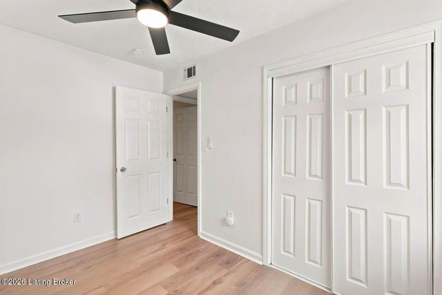 9102 Willowcreek Dr, Louisville, KY 40219