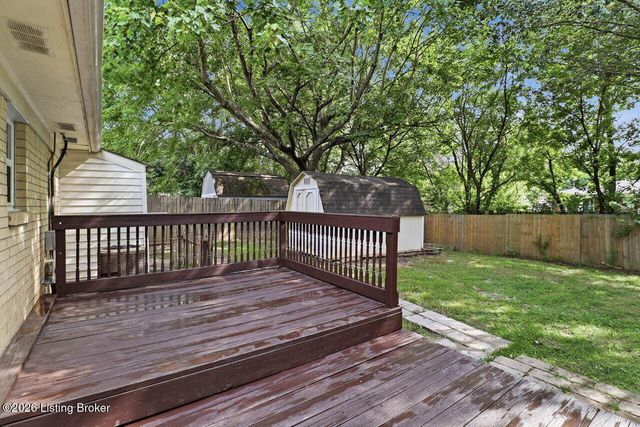 9102 Willowcreek Dr, Louisville, KY 40219
