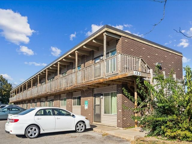 120 32nd Street NE, Cedar Rapids, IA 52402