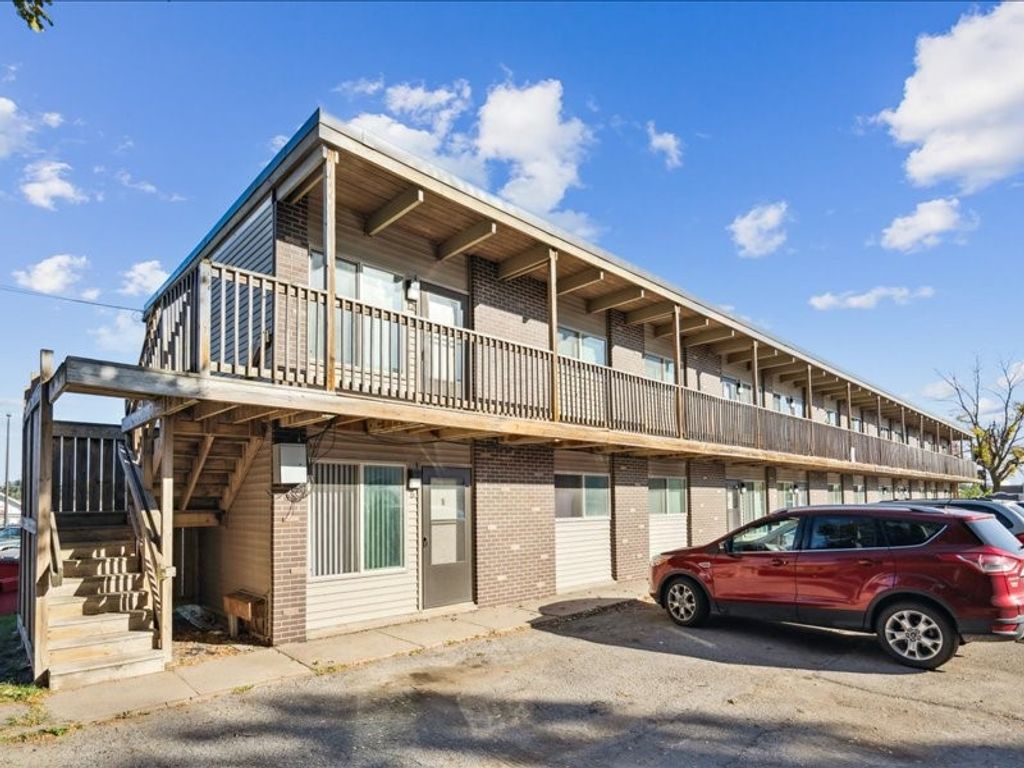 120 32nd Street NE, Cedar Rapids, IA 52402